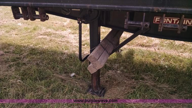 image for item AY9497 2007 Fontaine flatbed trailer