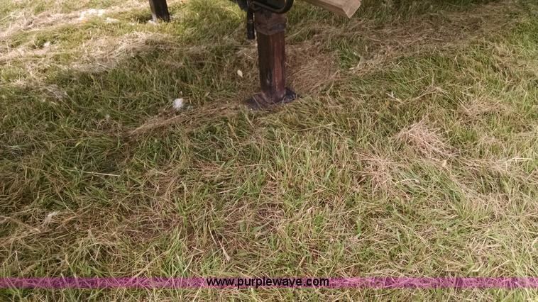 image for item AY9497 2007 Fontaine flatbed trailer