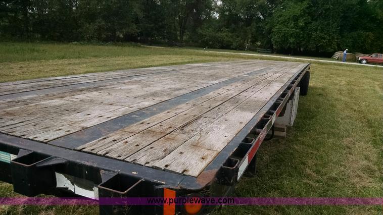 image for item AY9497 2007 Fontaine flatbed trailer