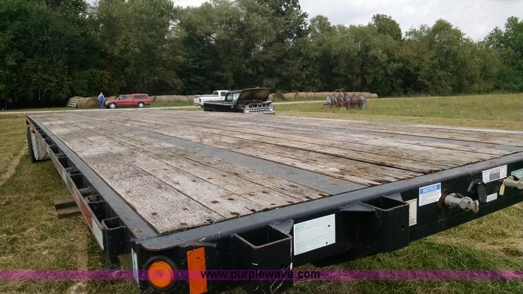 image for item AY9497 2007 Fontaine flatbed trailer
