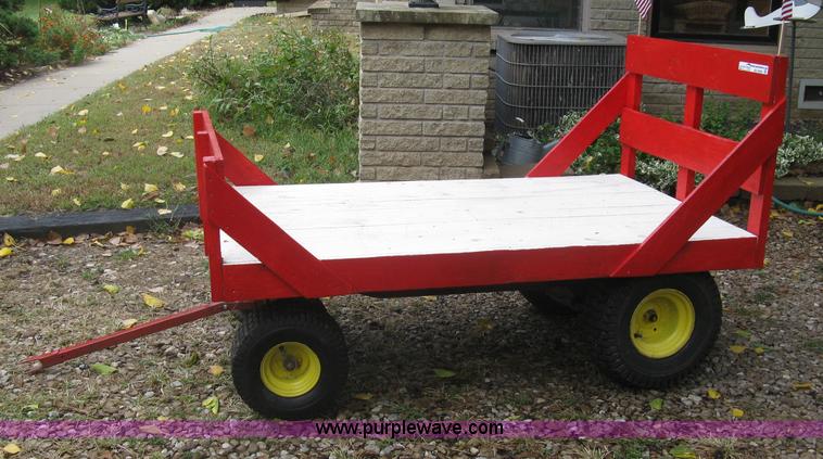 image for item BD9690 Mini parade hay wagon
