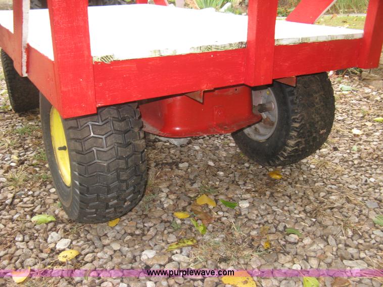 image for item BD9690 Mini parade hay wagon