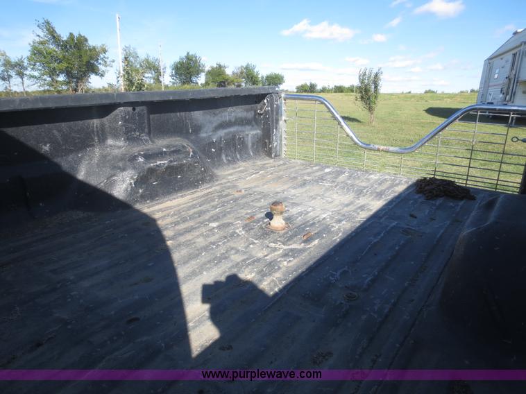 image for item D2171 2004 Ford F250 SuperCab pickup truck