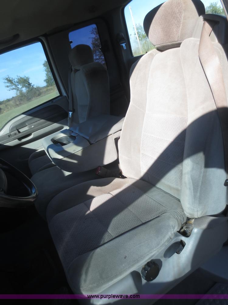 image for item D2171 2004 Ford F250 SuperCab pickup truck