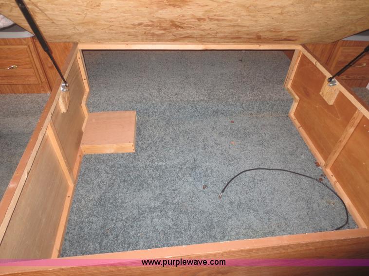 image for item D2173 2000 Fleetwood 2855 Terry RV