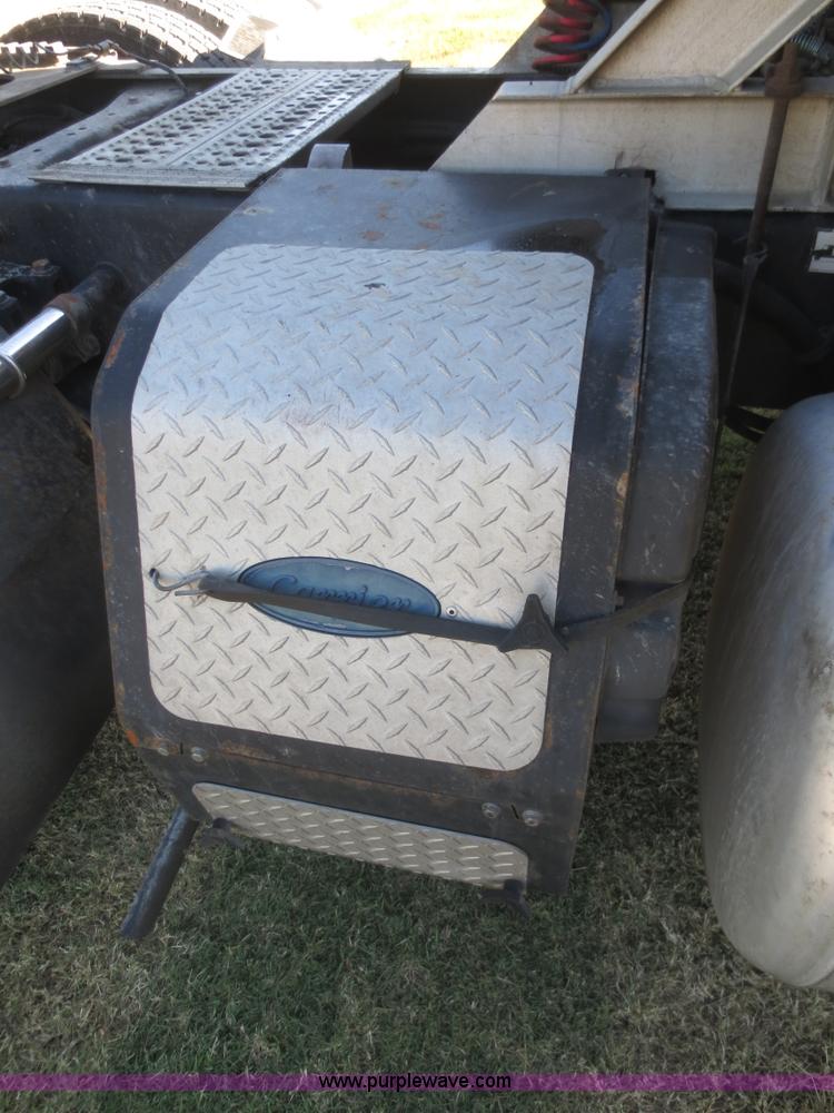 image for item D2174 2005 Peterbilt 379 semi truck