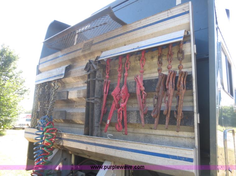 image for item D2174 2005 Peterbilt 379 semi truck