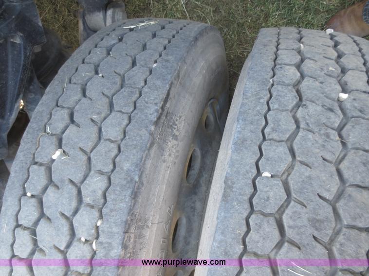 image for item D2174 2005 Peterbilt 379 semi truck