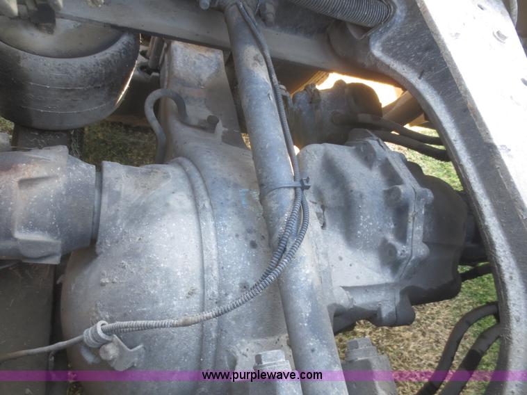 image for item D2174 2005 Peterbilt 379 semi truck