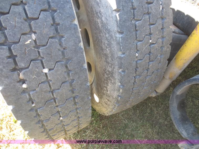 image for item D2174 2005 Peterbilt 379 semi truck