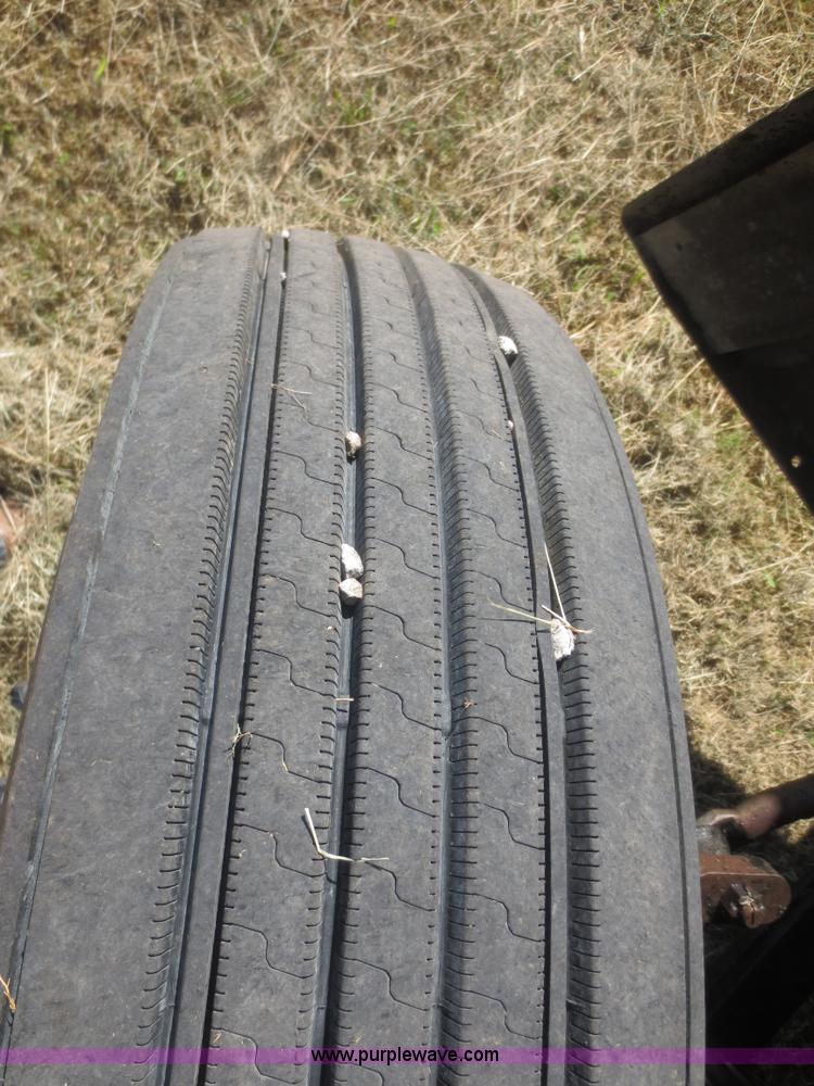 image for item D2174 2005 Peterbilt 379 semi truck