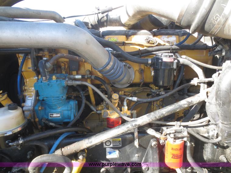 image for item D2174 2005 Peterbilt 379 semi truck