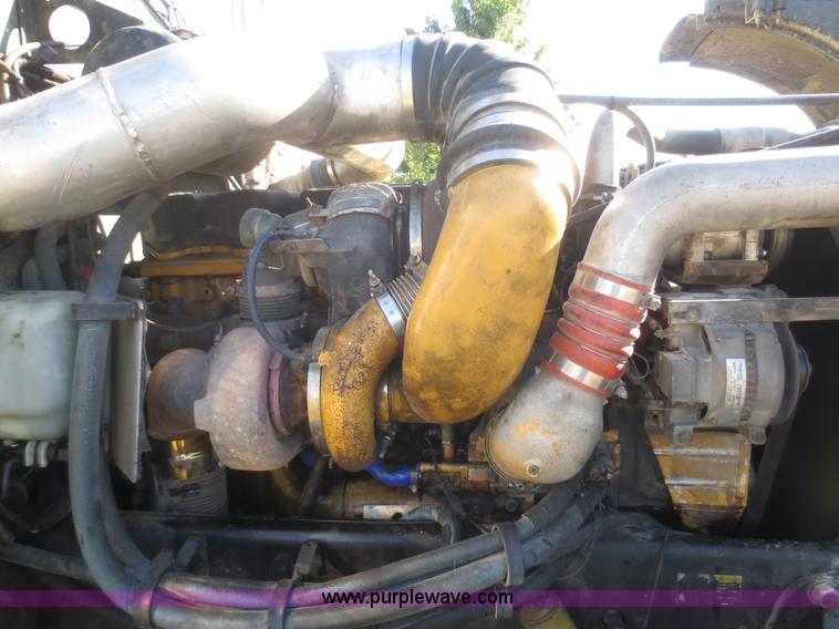 image for item D2174 2005 Peterbilt 379 semi truck