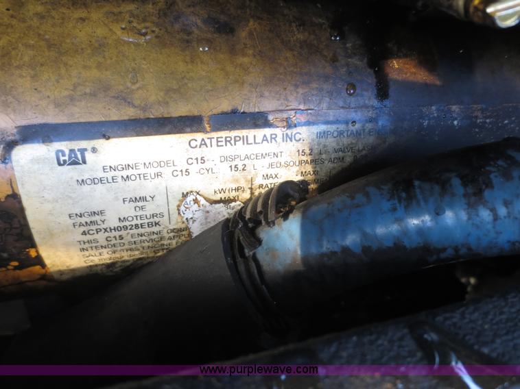 image for item D2174 2005 Peterbilt 379 semi truck