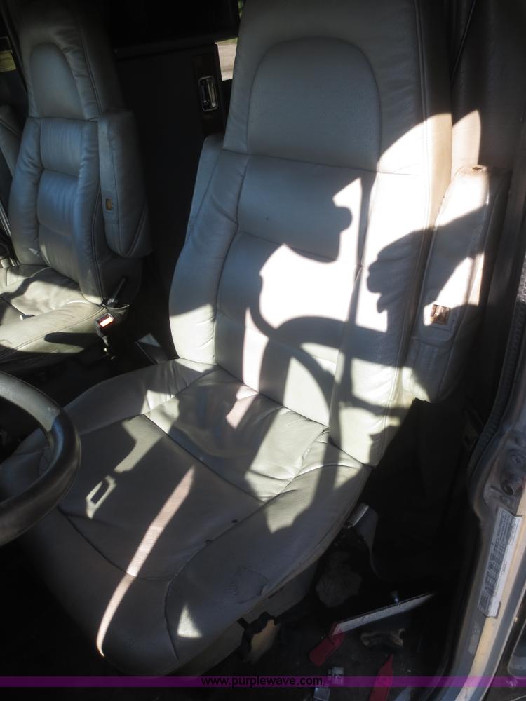 image for item D2174 2005 Peterbilt 379 semi truck