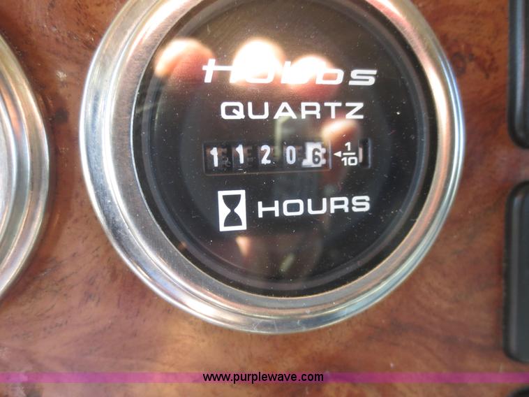 image for item D2174 2005 Peterbilt 379 semi truck