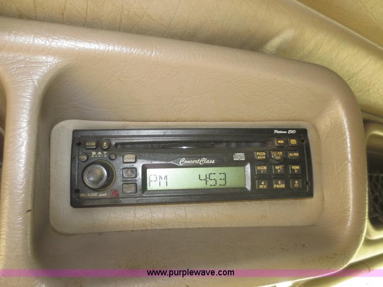 image for item D2174 2005 Peterbilt 379 semi truck