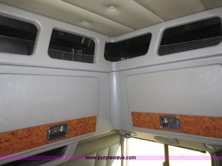 image for item D2174 2005 Peterbilt 379 semi truck