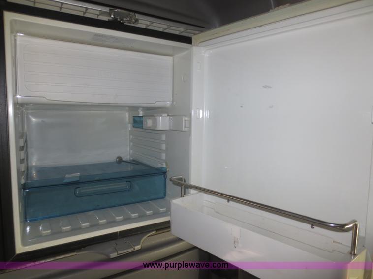 image for item D2174 2005 Peterbilt 379 semi truck