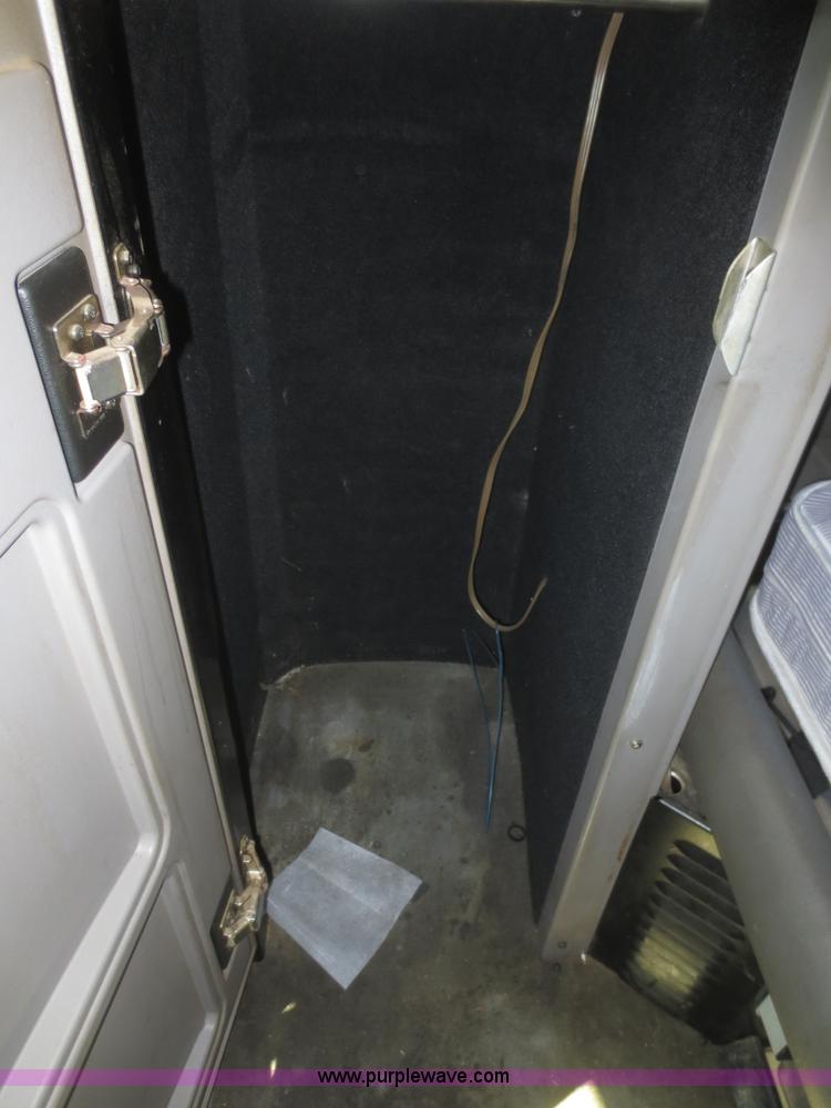 image for item D2174 2005 Peterbilt 379 semi truck