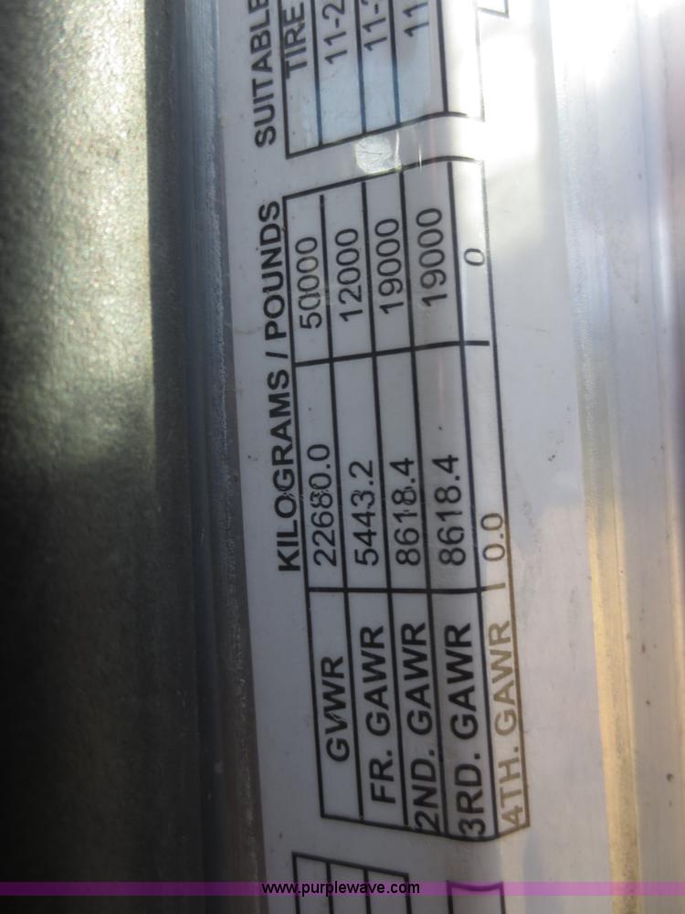 image for item D2174 2005 Peterbilt 379 semi truck