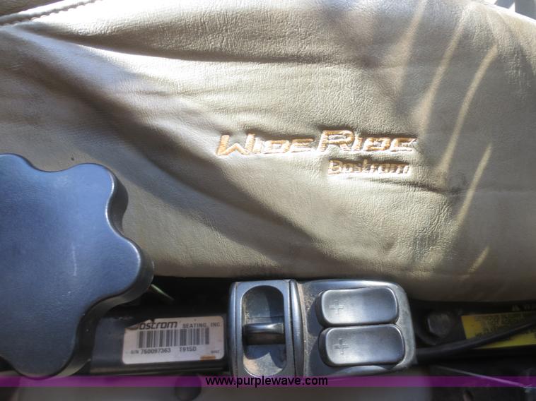 image for item D2174 2005 Peterbilt 379 semi truck