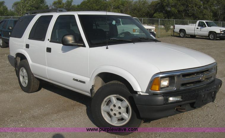 image for item E7993 1996 Chevrolet Blazer LS SUV