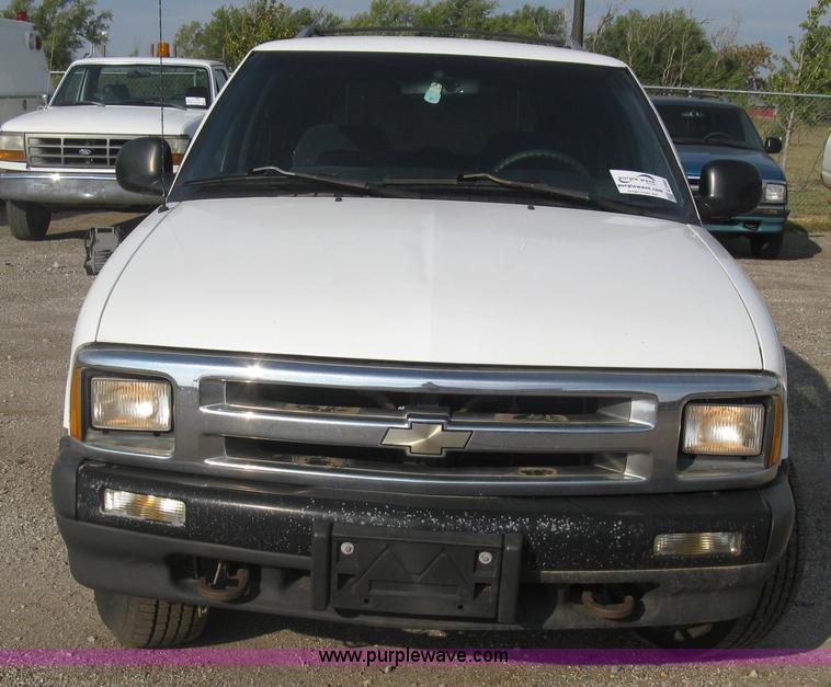 image for item E7993 1996 Chevrolet Blazer LS SUV