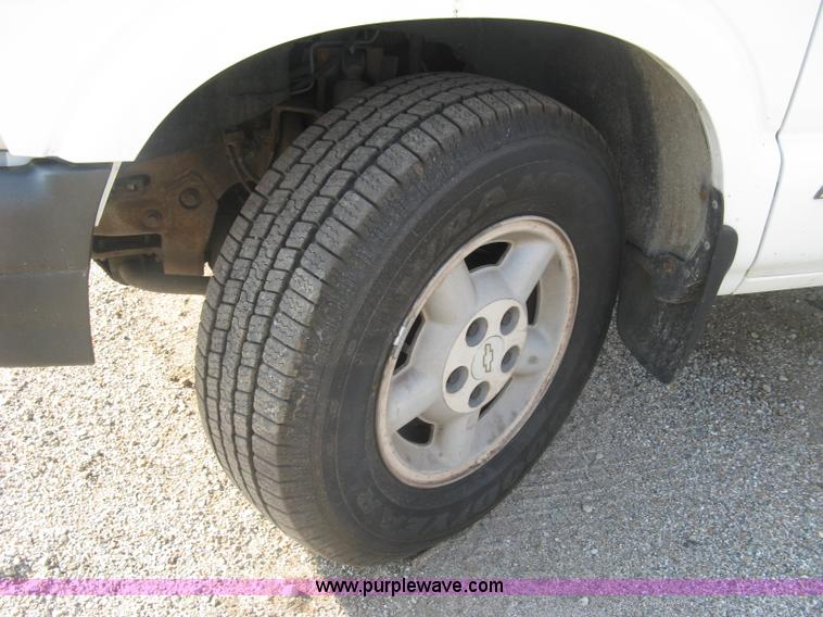 image for item E7993 1996 Chevrolet Blazer LS SUV