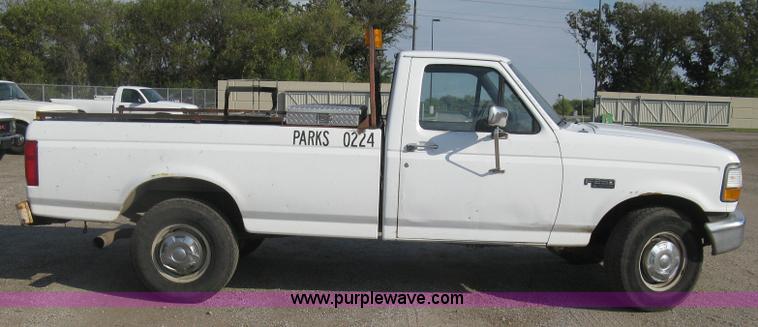 image for item E7994 1993 Ford F250 XL pickup truck