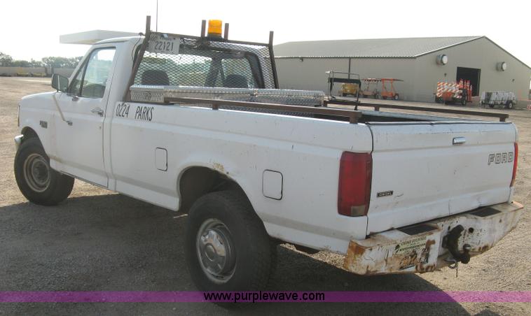 image for item E7994 1993 Ford F250 XL pickup truck