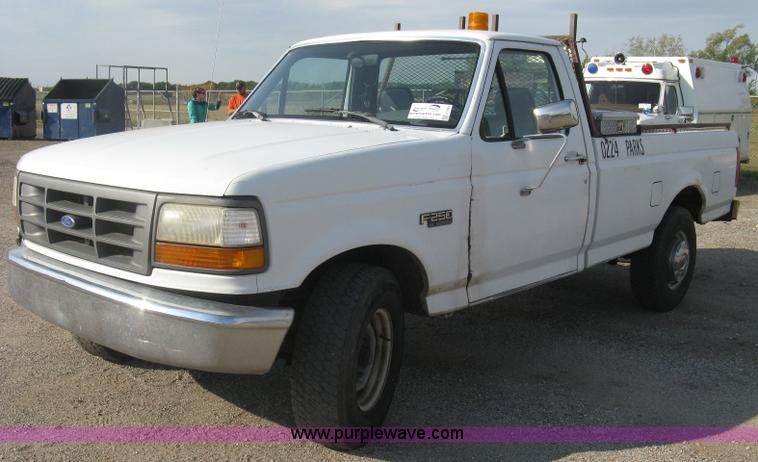 image for item E7994 1993 Ford F250 XL pickup truck