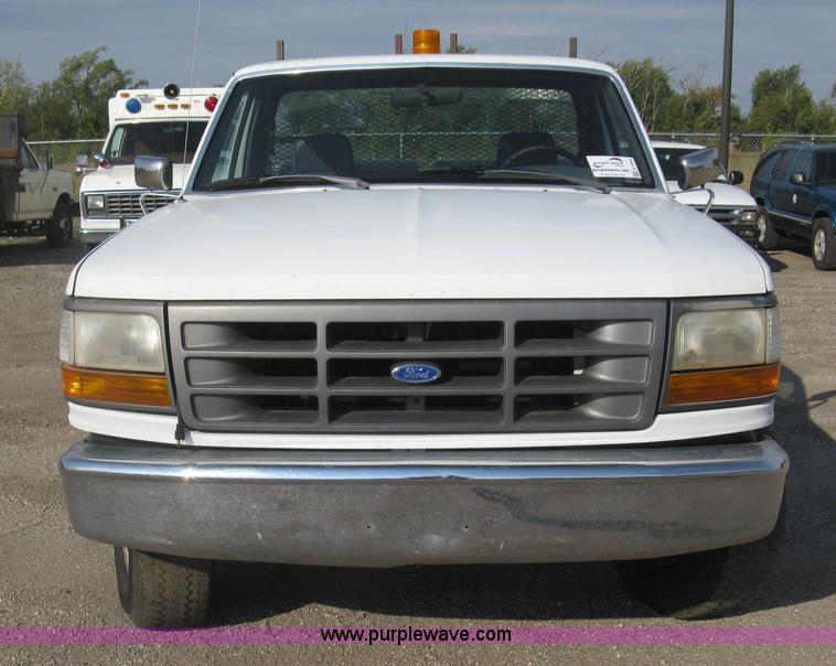 image for item E7994 1993 Ford F250 XL pickup truck