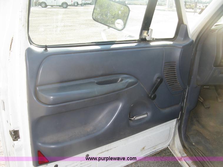 image for item E7994 1993 Ford F250 XL pickup truck