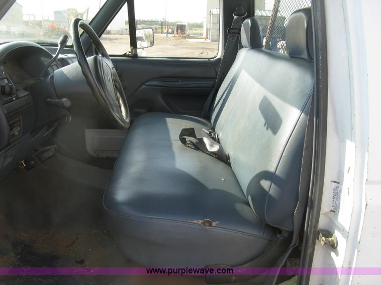 image for item E7994 1993 Ford F250 XL pickup truck