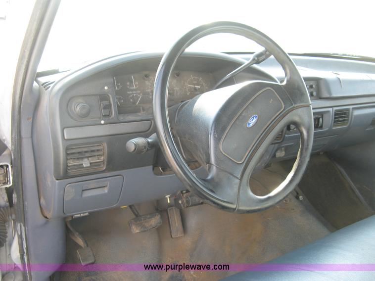 image for item E7994 1993 Ford F250 XL pickup truck