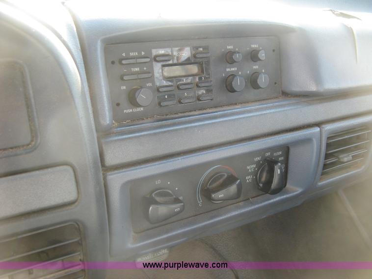 image for item E7994 1993 Ford F250 XL pickup truck