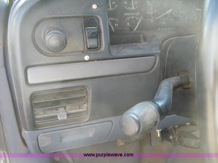 image for item E7994 1993 Ford F250 XL pickup truck