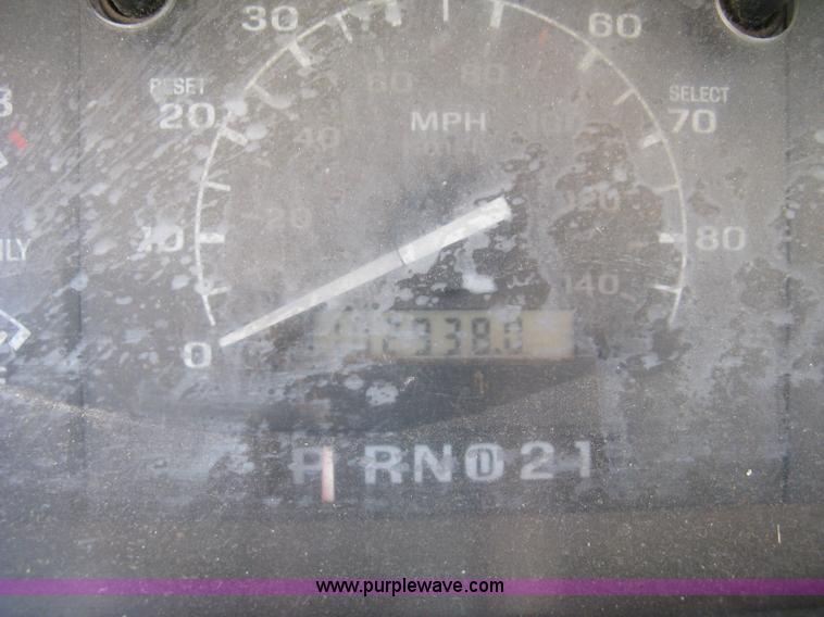 image for item E7994 1993 Ford F250 XL pickup truck