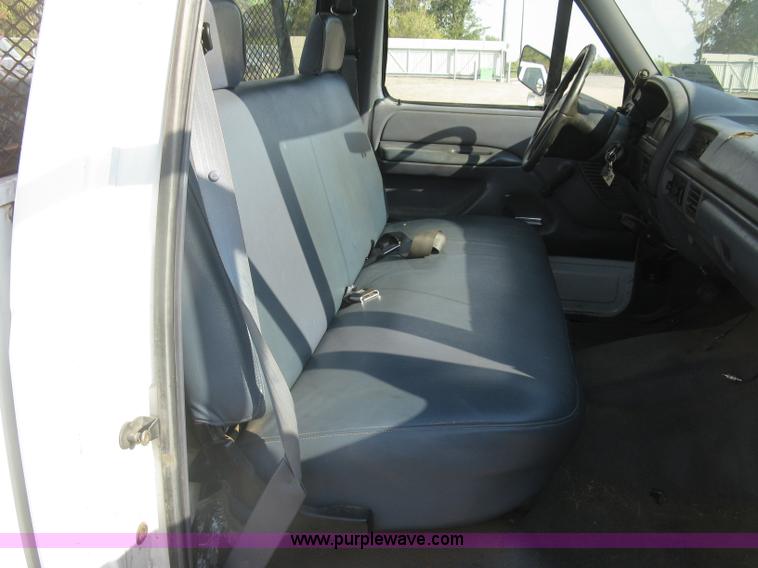 image for item E7994 1993 Ford F250 XL pickup truck