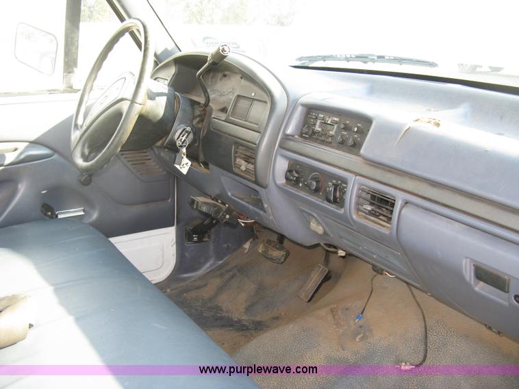 image for item E7994 1993 Ford F250 XL pickup truck