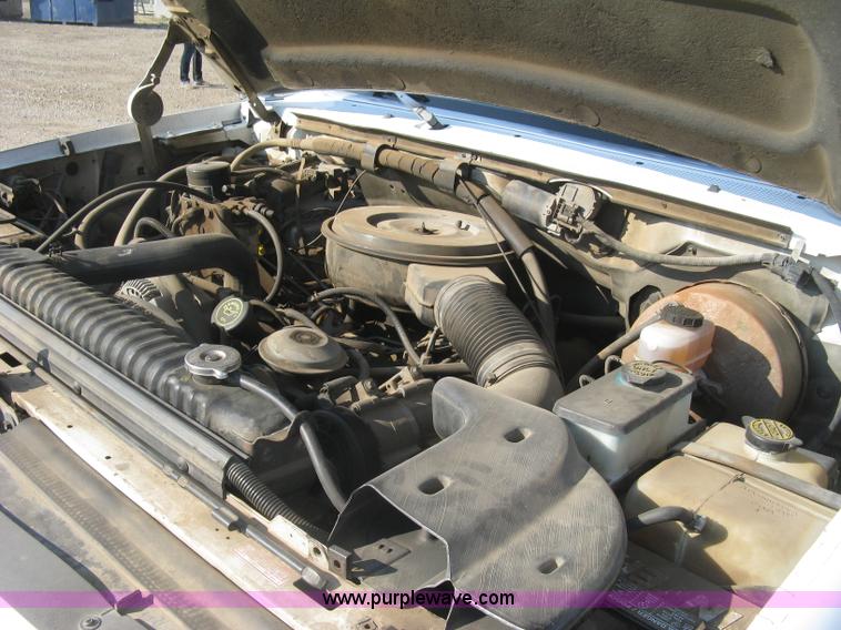 image for item E7994 1993 Ford F250 XL pickup truck