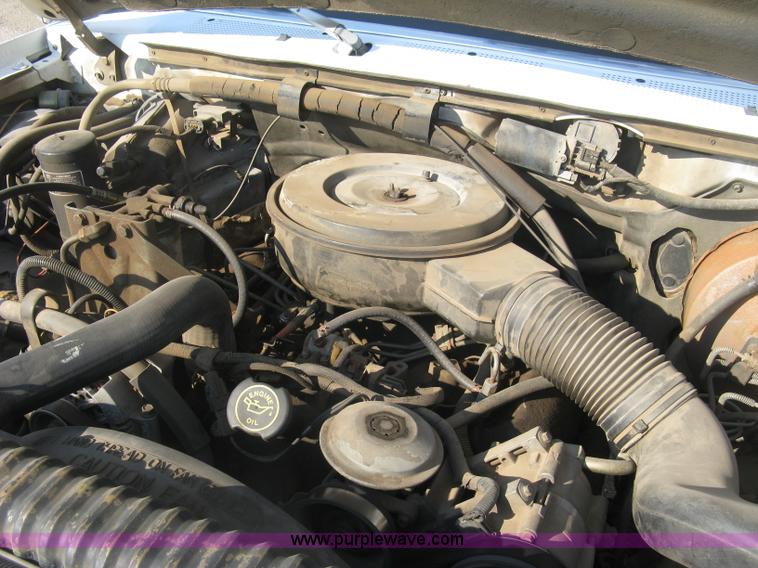 image for item E7994 1993 Ford F250 XL pickup truck