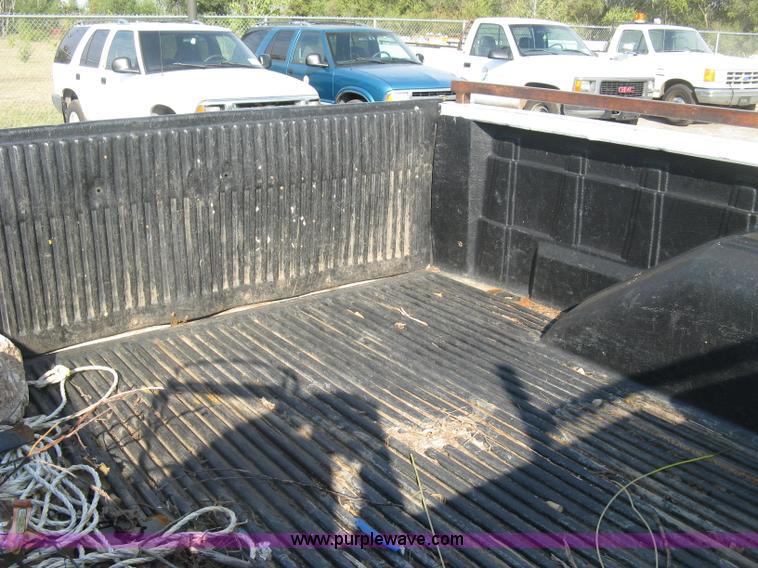 image for item E7994 1993 Ford F250 XL pickup truck