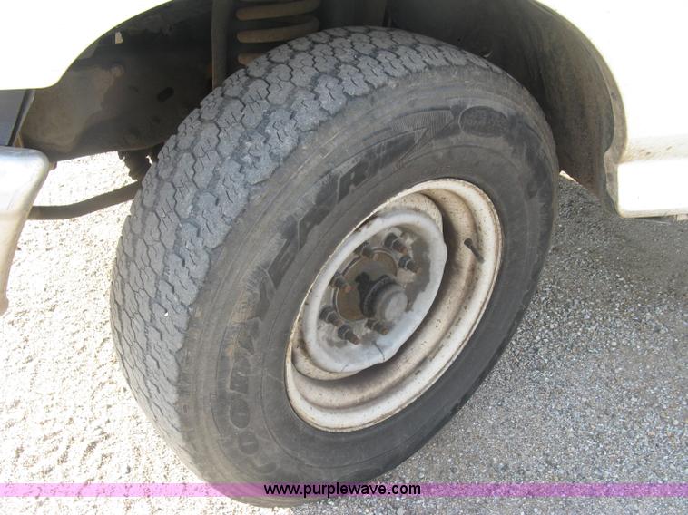 image for item E7994 1993 Ford F250 XL pickup truck