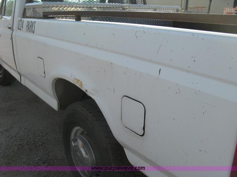 image for item E7994 1993 Ford F250 XL pickup truck