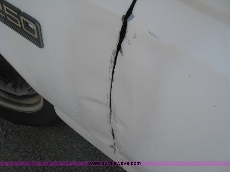 image for item E7994 1993 Ford F250 XL pickup truck