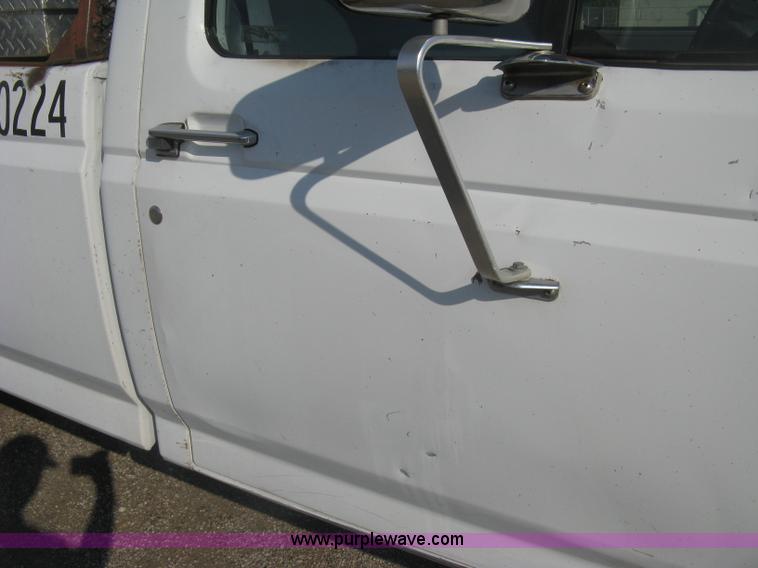 image for item E7994 1993 Ford F250 XL pickup truck