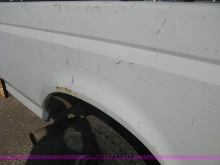 image for item E7994 1993 Ford F250 XL pickup truck