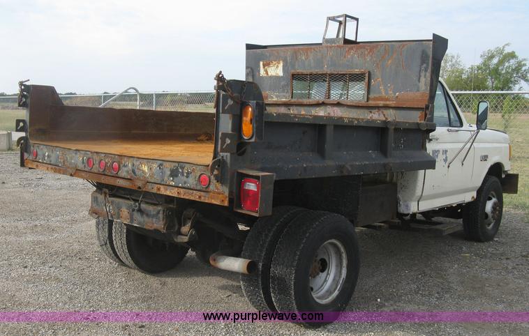 image for item E7996 1990 Ford F450 Super Duty dump flatbed truck